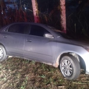 Motorista perde controle da direção e carro sai da pista na SC-410