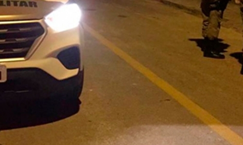 Populares detém motorista que estava realizando manobras perigosas em rua