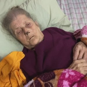 Após doença, filhos abandonam mãe que precisa de cuidados especiais 