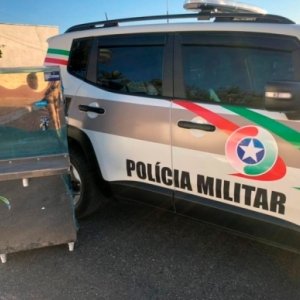 Bebedouro de água furtado de praça é encontrado em terreno de residência
