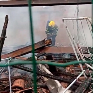 Casa pega fogo e criança, de apenas 10 anos, consegue fugir e evitar tragédia