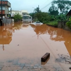 Moradores afetados por chuvas em Canelinha poderão sacar o FGTS