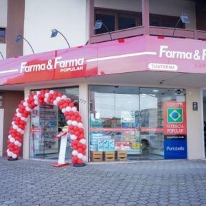 Depois de anunciada repaginação, farmácia é reinaugurada em Tijucas