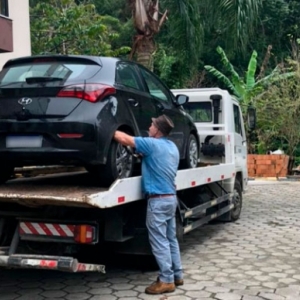 Motorista com diversas passagens policiais é abordado com droga e sem CNH