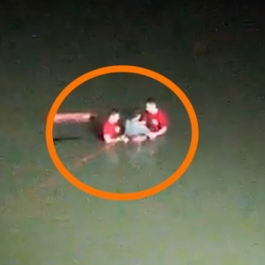 Bombeiros conseguem resgatar morador que caiu em rio e evitar tragédia