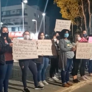 Servidores públicos protestam contra corte do aumento de progressão funcional