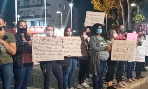 Servidores públicos protestam contra corte do aumento de progressão funcional