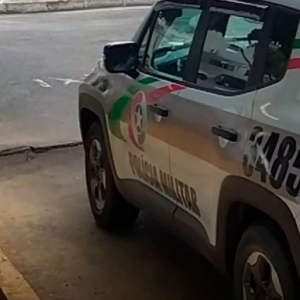 Foragido da justiça do estado vizinho é preso trabalhando em loja de conveniência