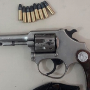 Casal foge de viatura e é perseguido; motorista ainda tentou fugir a pé de abordagem