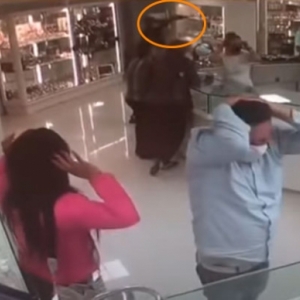 ASSALTO EM JOALHERIA: Imagens internas mostram ação dos criminosos