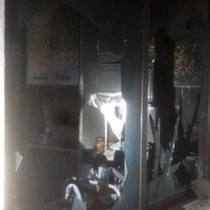 Morador deixa velas acesas em cozinha e provoca incêndio em apartamento 