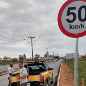 Avenida tem novo limite de velocidade para veículos e fiscalização eletrônica
