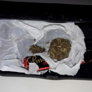 Homem briga com esposa sai para fumar maconha e é abordado pela polícia