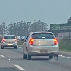 Motorista de App tem carro levado em assalto; homens o ameaçaram com uma faca