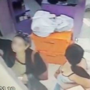 Duas mulheres furtam roupas de loja, agridem gerente e fogem de shopping