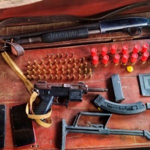 Foragido da justiça é capturado e armas são apreendidas