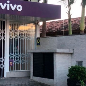 URGENTE: Funcionários de loja de celulares são rendidos por assaltantes armados