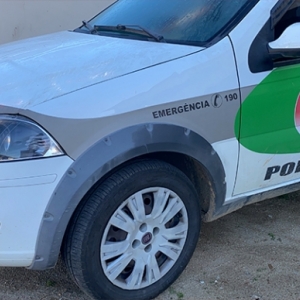 Mulher chama a polícia e durante abordagem ameaça matar marido com facão