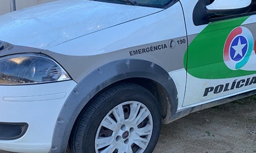 Mulher chama a polícia e durante abordagem ameaça matar marido com facão