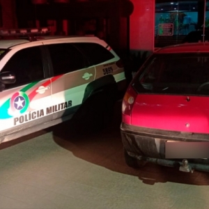 Homens armados invadem residência e amarram família durante assalto