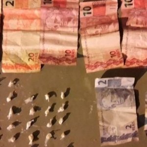 Marido e mulher grávida são flagrados traficando crack