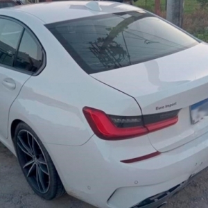 Motorista não consegue frear e colide na traseira de outro veículo