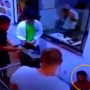 Homem é esfaqueado na saída de empresa e morre no hospital
