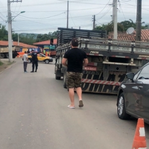Obras na Beira Rio bloqueiam acesso à SC-410 e provocam longas filas