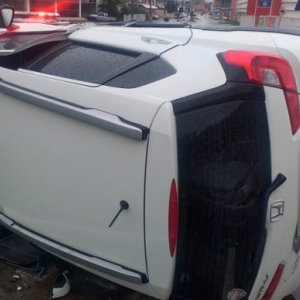 SUSTO: Veículo para de lado em rodovia após colisão traseira