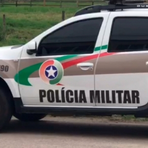 Foragido da Justiça tenta se passar por seu irmão, mas é reconhecido pela polícia