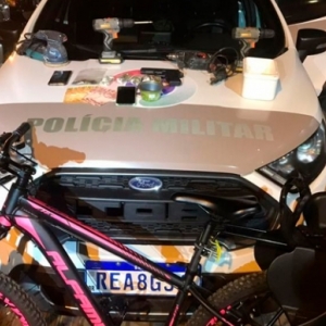 Homem é preso após objetos furtados e entorpecentes serem apreendidos