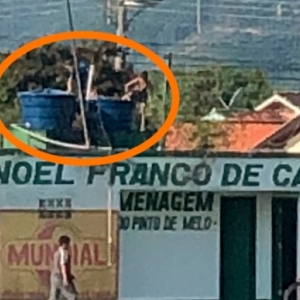 Crianças são flagradas tomando banho em caixa d’água de estádio