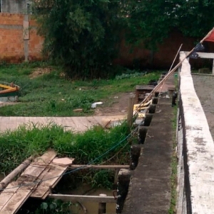 DENÚNCIA: Moradores alertam para lixo jogado às margens do Rio Tijucas