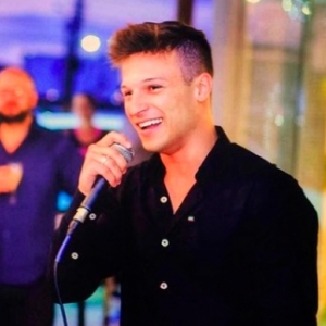 Jovem dentista, de 25 anos, morre após bater em árvore e capotar veículo