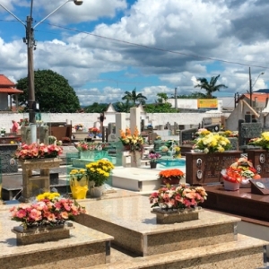 Cemitério começa a ser preparado para o Dia de Finados; veja as datas para limpeza