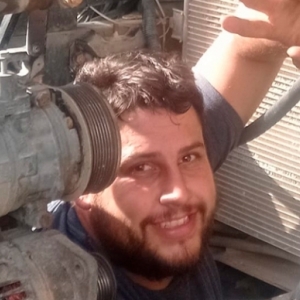 Publicação diz que jovem foi encontrado; mãe e delegado afirmam que apenas o carro