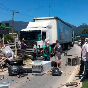Carreta com placas da região se envolve em acidente que tirou a vida de idosa