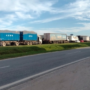 BR-101 é bloqueada após acidente e filas quilométricas são formadas