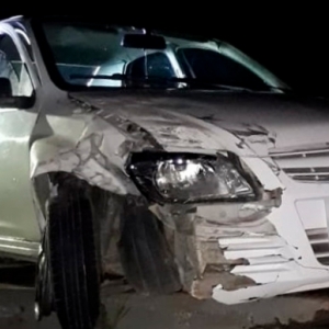 Grave colisão entre dois carros na SC-410 deixa duas pessoas feridas