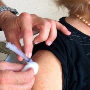 Primeira dose das vacinas contra a Covid serão aplicadas somente com requerimento