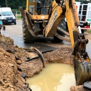 Rompimento de duas adutoras deixa abastecimento de água comprometido