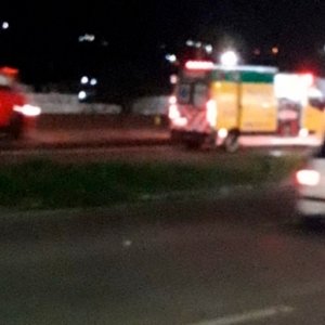 Homem é atropelado por carro e continua sendo atingido por veículos após o óbito