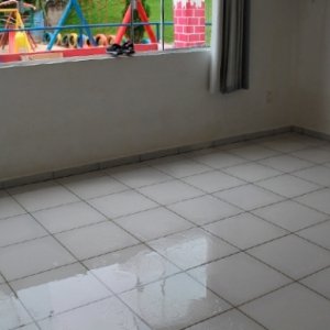 Creche tem aulas e atividades suspensas após vazamento em caixa d’água