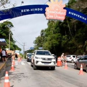 Bombinhas começa a cobrar TPA neste feriadão; veja os valores por veículo