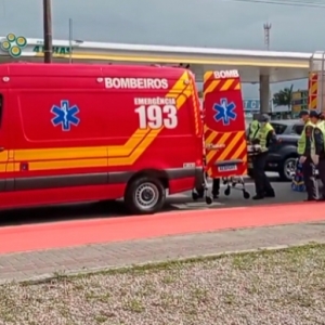 Retroescavadeira atropela ciclista em avenida movimentada
