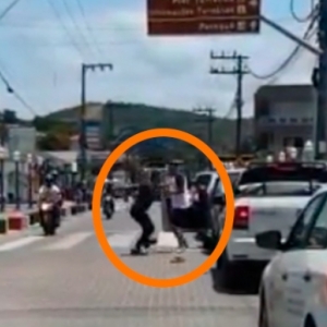 “Brincadeira” na praia motivou troca de socos entre dois homens em avenida