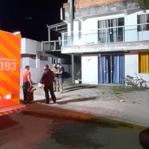 Após discussão de casal, homem coloca fogo no próprio apartamento