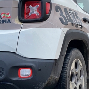 Mulher acusada de assassinato é localizada e levada ao presídio