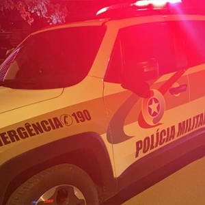 Discussão entre marido e mulher em bar termina na delegacia; homem agrediu esposa