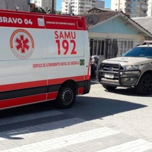 URGENTE: homem é alvejado por três disparos de arma de fogo e morre no local